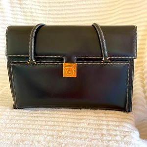 Leather Salvatore Ferragamo handbag. Black. Pre-owned. Great condition.